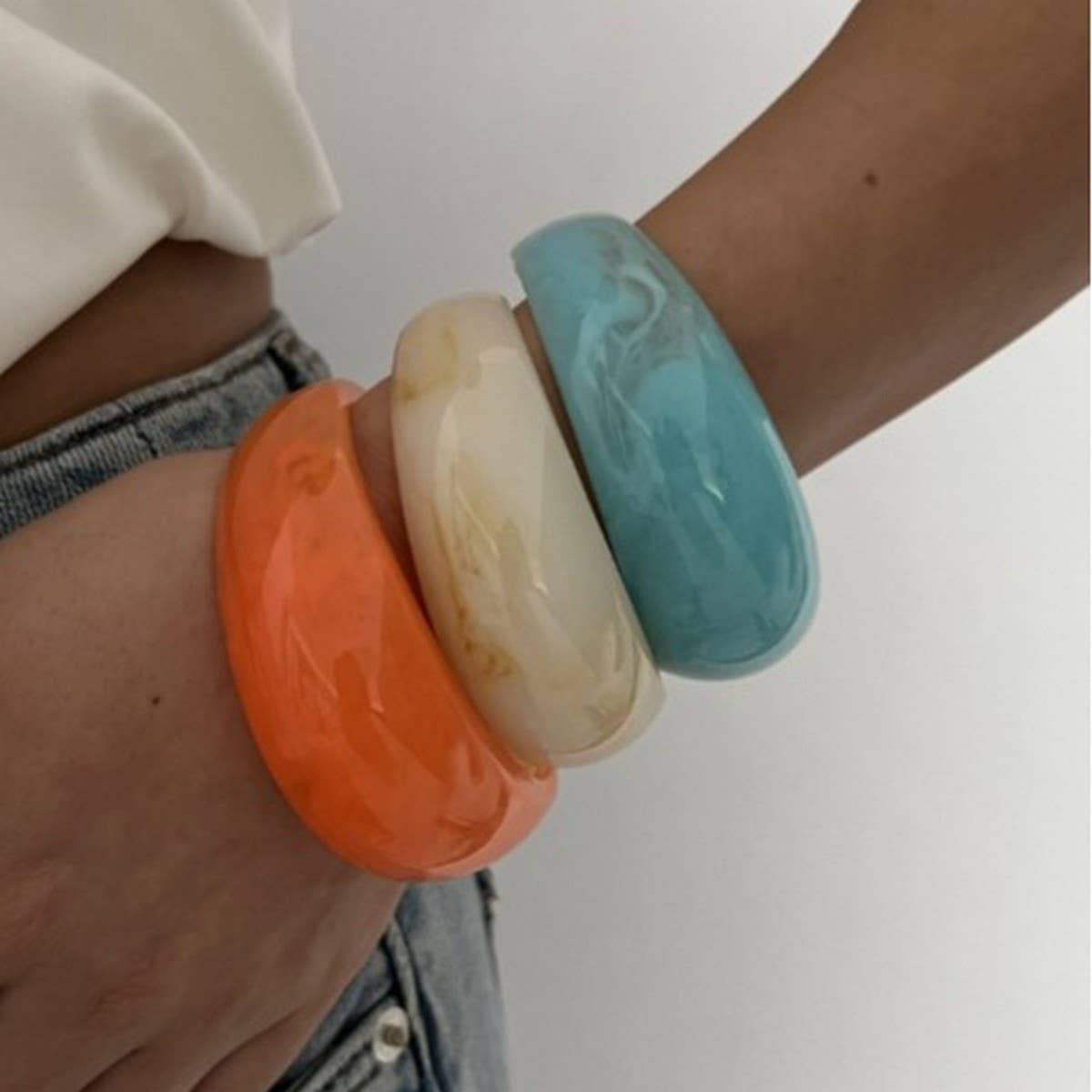 FASHIONABLE MULTI-COLOR CURVED TEXTURE BRACELET