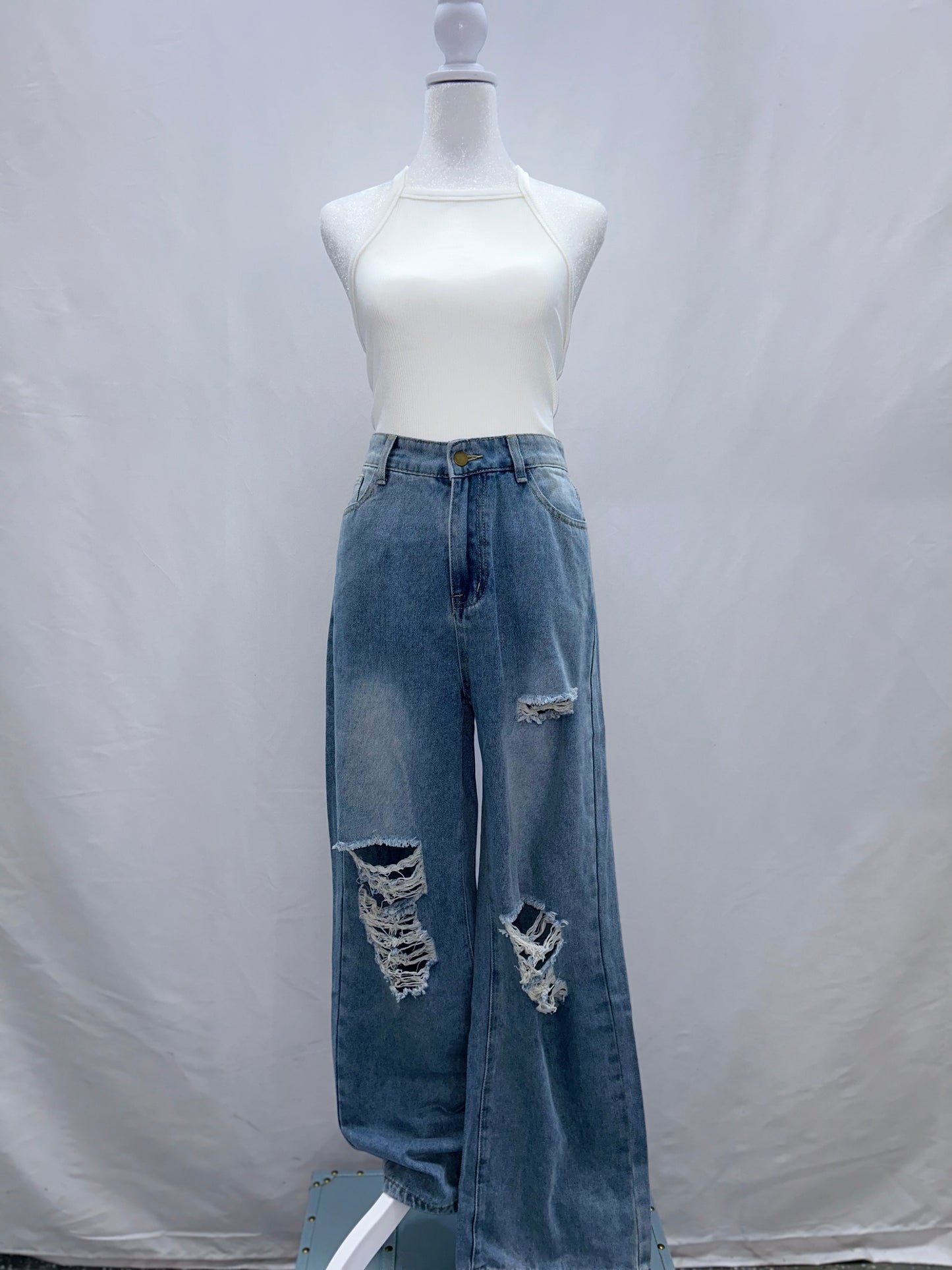 Ripped Wide Legged Jeans XS