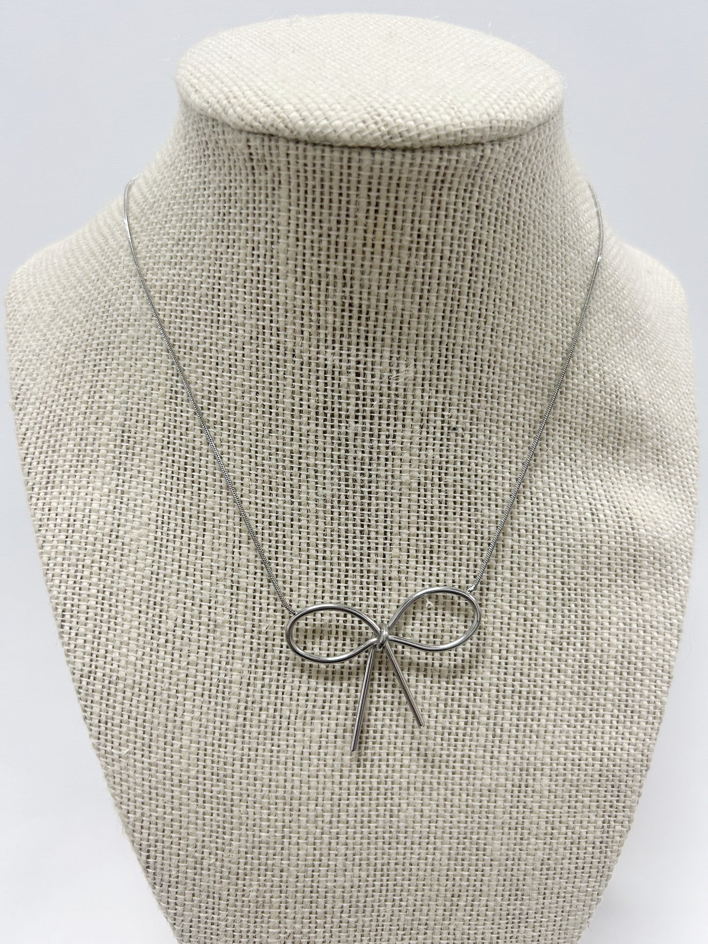 Bow Silver Necklace